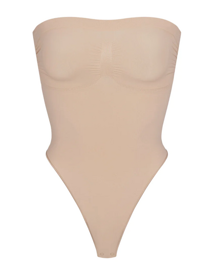 SKIMS STRAPLESS Thong Bodysuit Sculpt Sculpt من Skims Kim Kardashian 